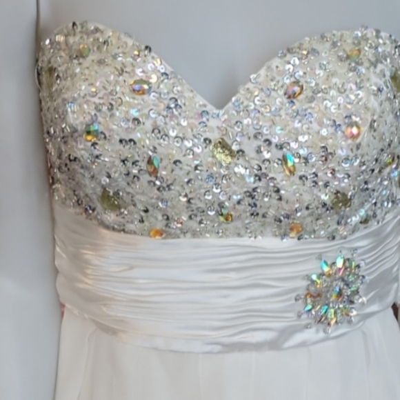 Wedding dress - Picture 5 of 7